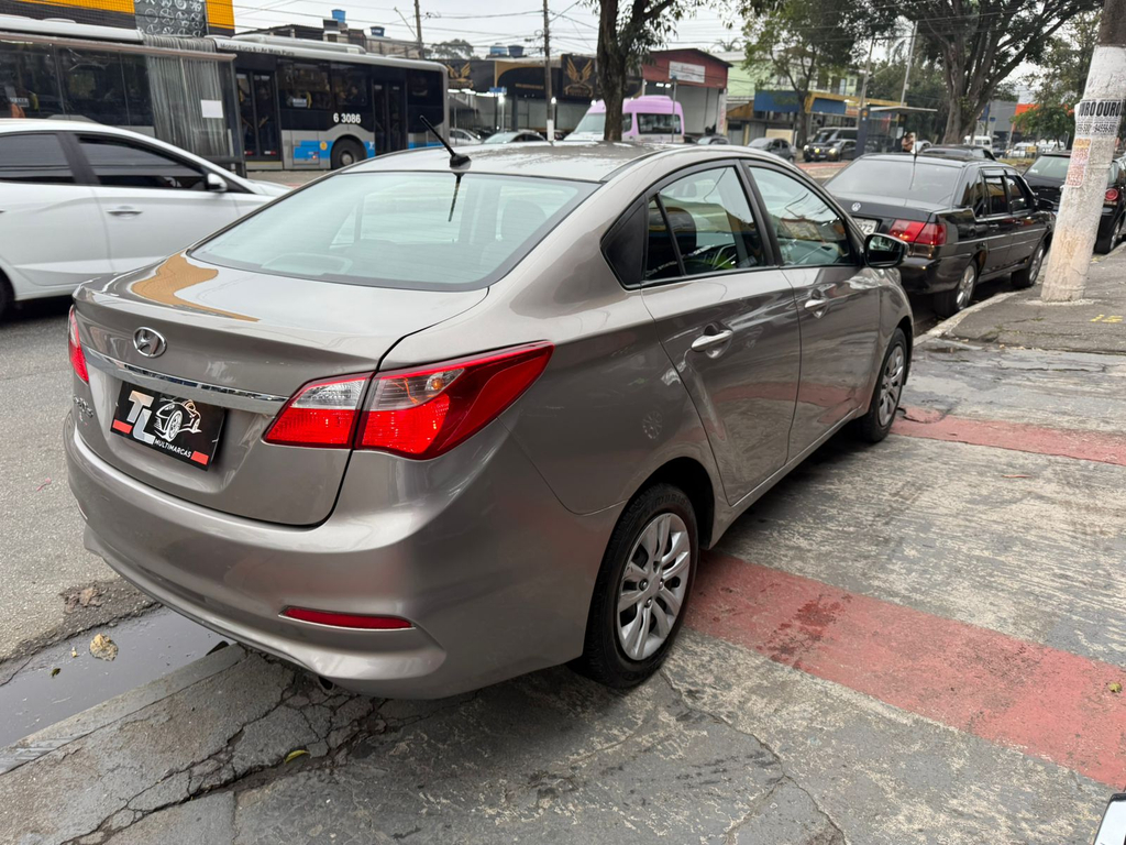 Hyundai HB20S Prata