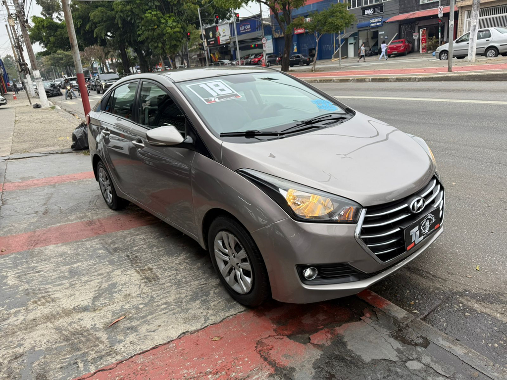 Hyundai HB20S Prata