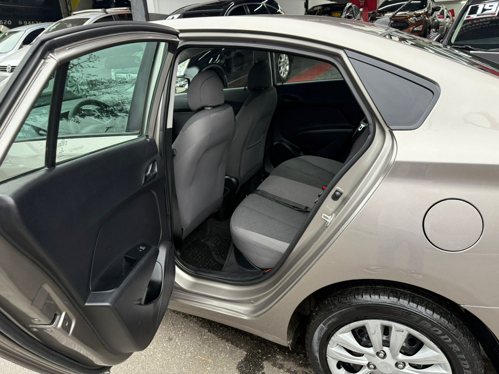 Hyundai HB20S Prata