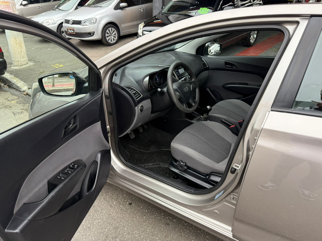 Hyundai HB20S Prata