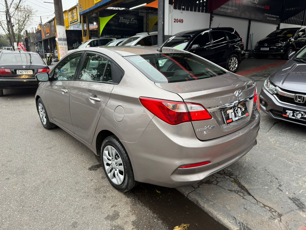Hyundai HB20S Prata