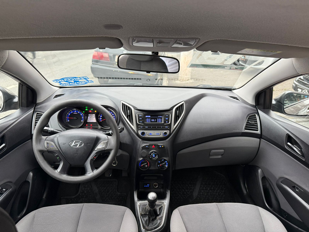 Hyundai HB20S Prata