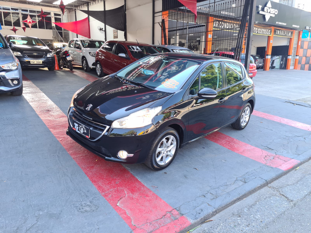 Peugeot 208 Preto