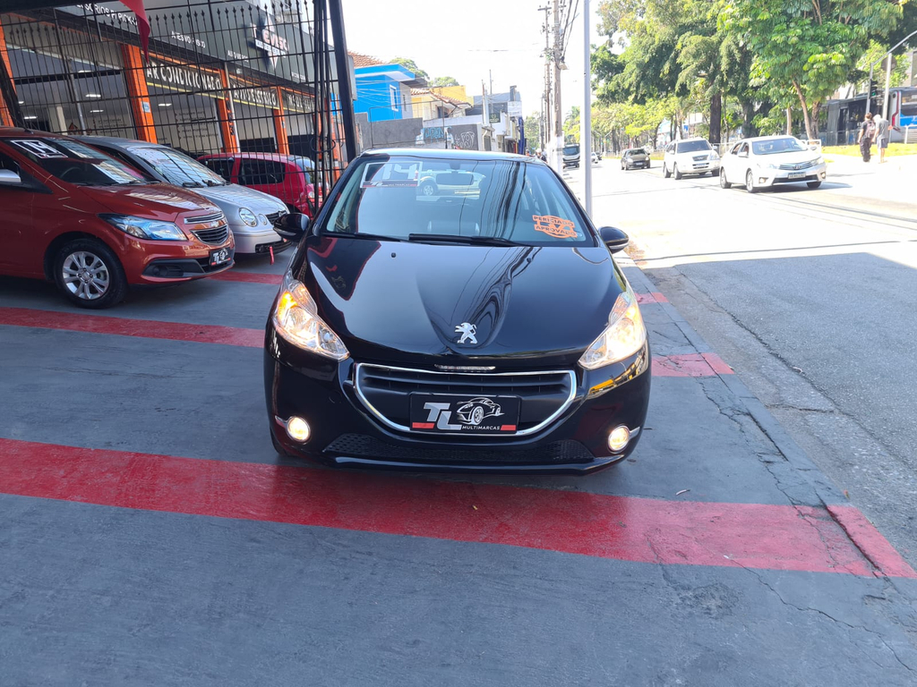 Peugeot 208 Preto