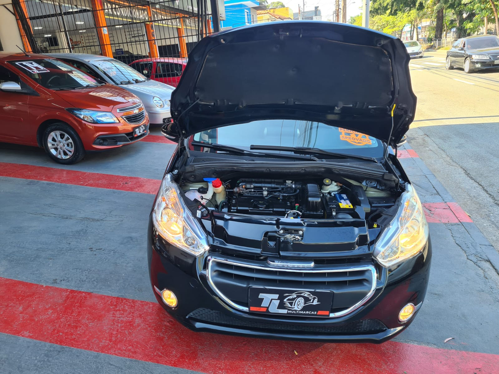 Peugeot 208 Preto
