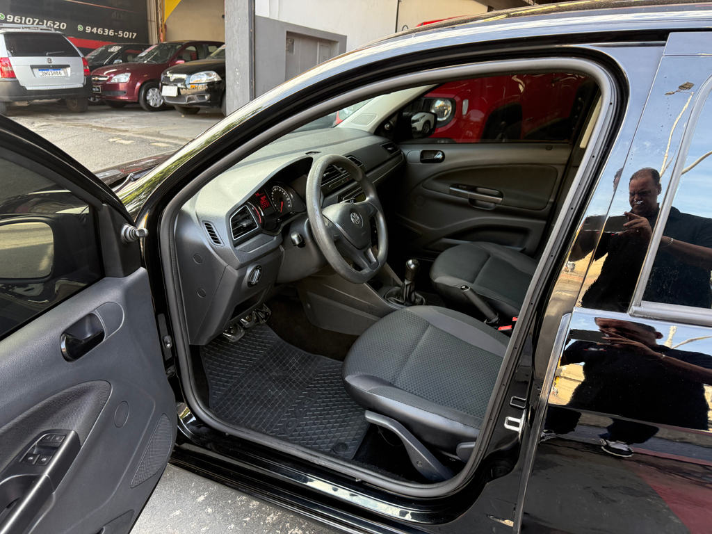 Volkswagen Voyage Preto