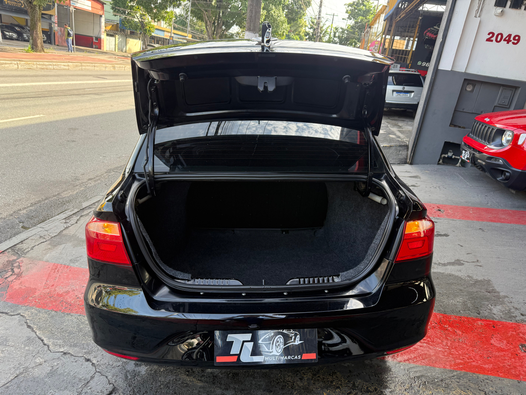 Volkswagen Voyage Preto