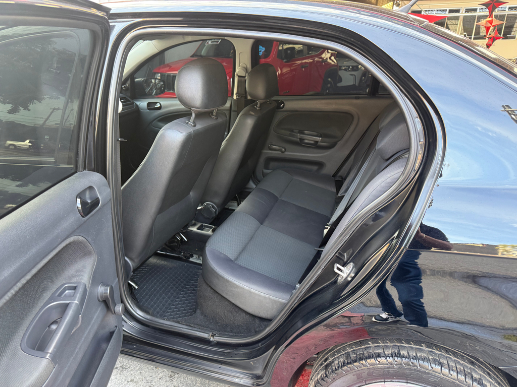 Volkswagen Voyage Preto