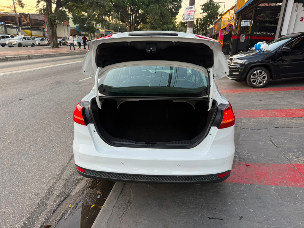 Ford Focus Sedan Branco