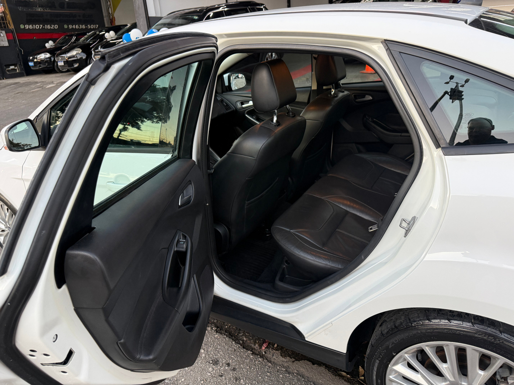 Ford Focus Sedan Branco