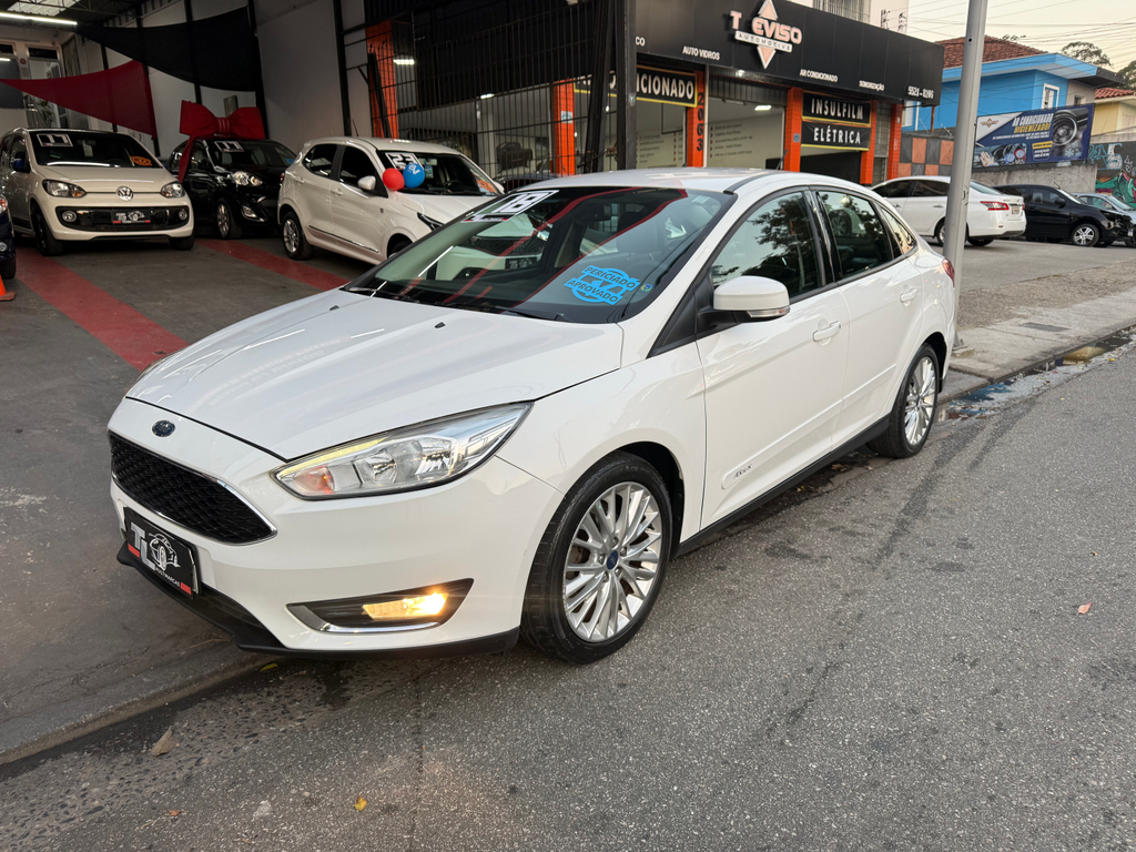 Ford Focus Sedan Branco