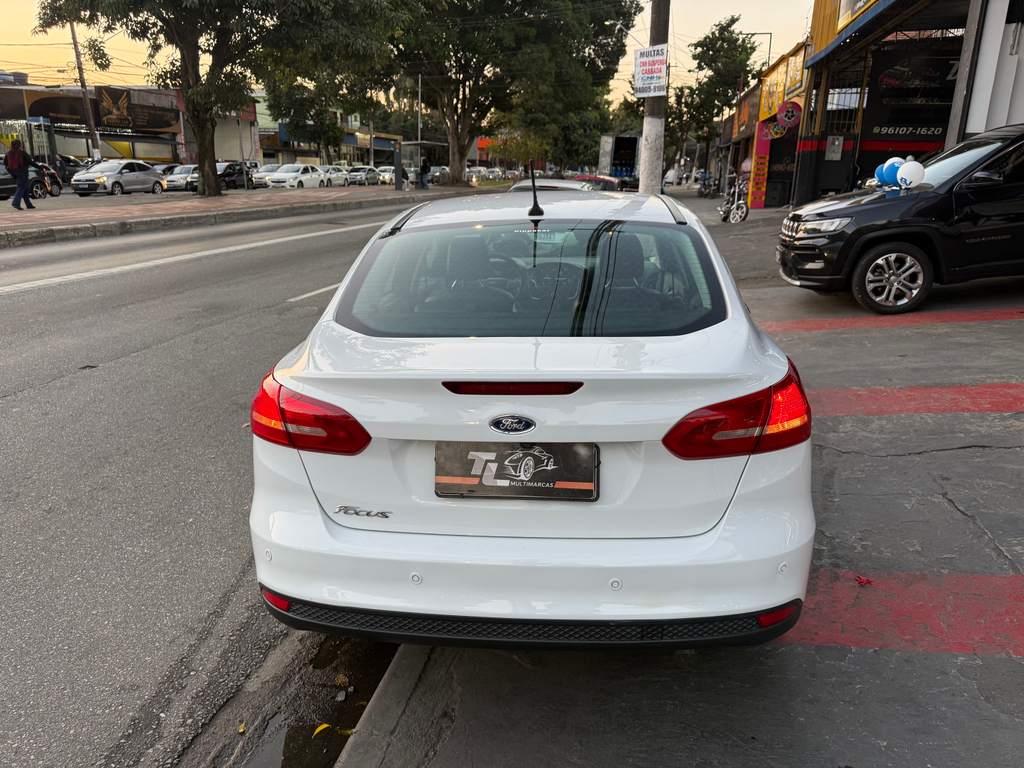 Ford Focus Sedan Branco
