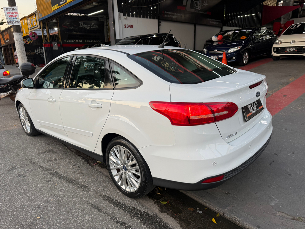 Ford Focus Sedan Branco