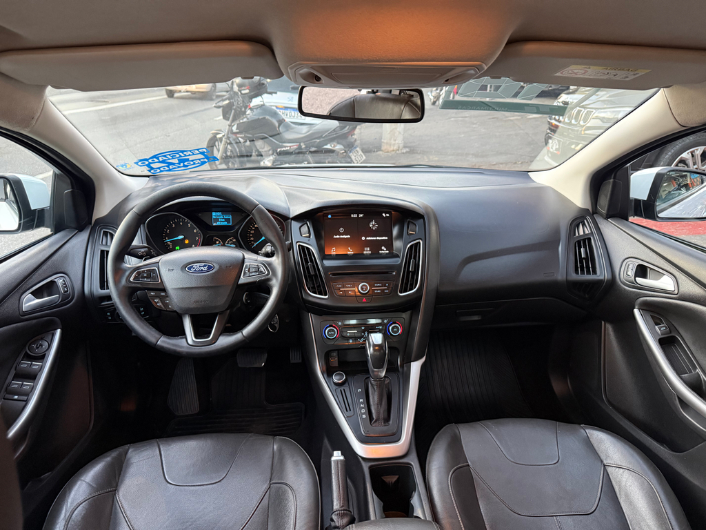 Ford Focus Sedan Branco