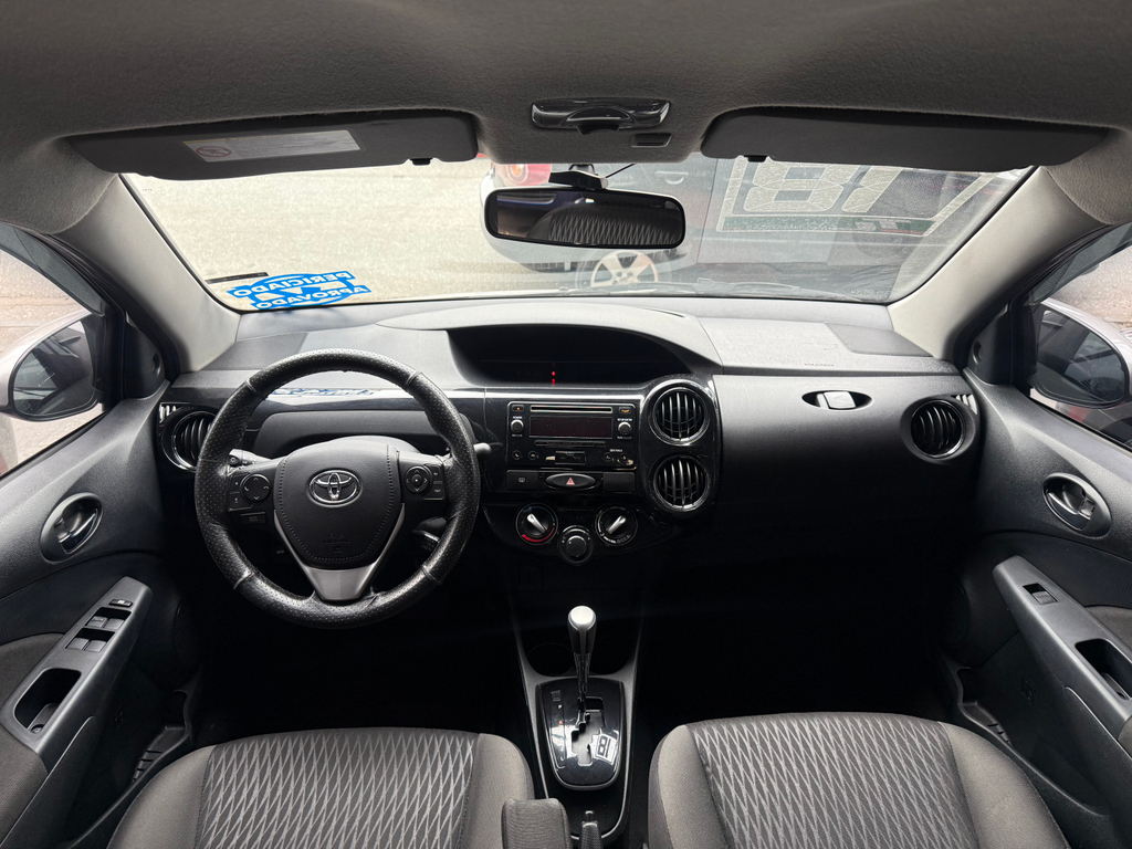 Toyota Etios Sedan Prata