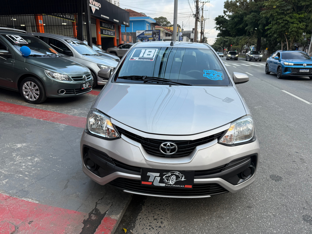 Toyota Etios Sedan Prata