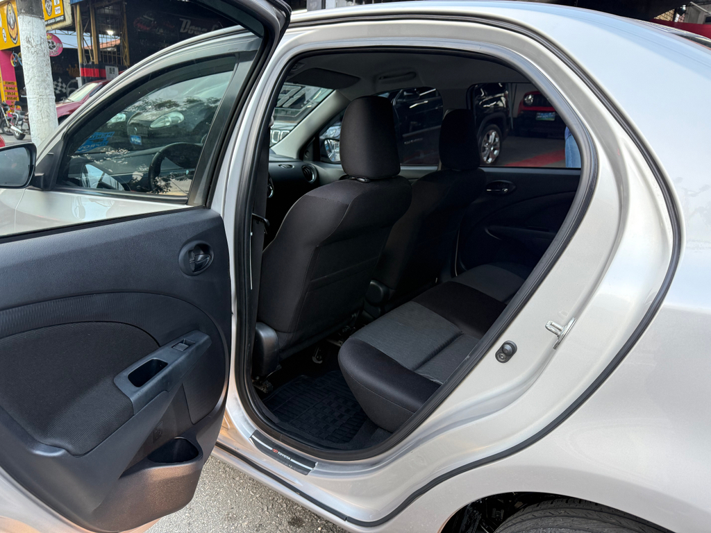 Toyota Etios Sedan Prata