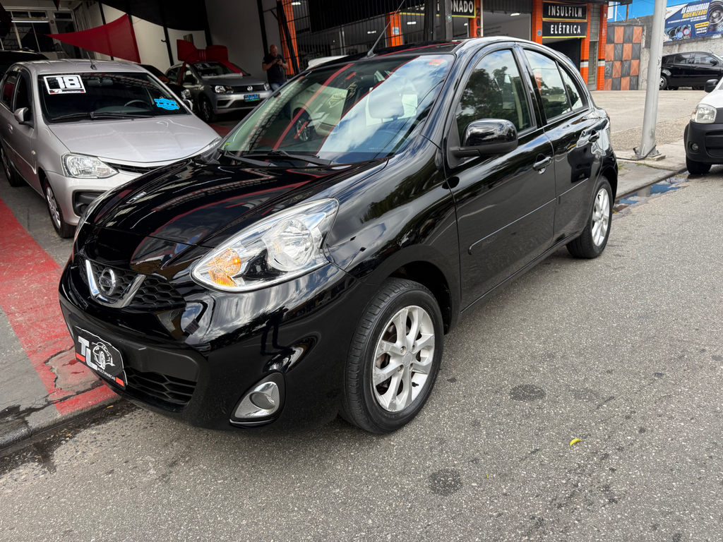Nissan March Preto