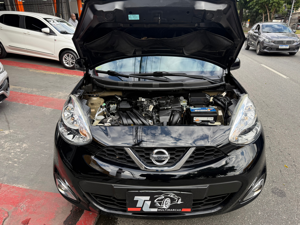 Nissan March Preto