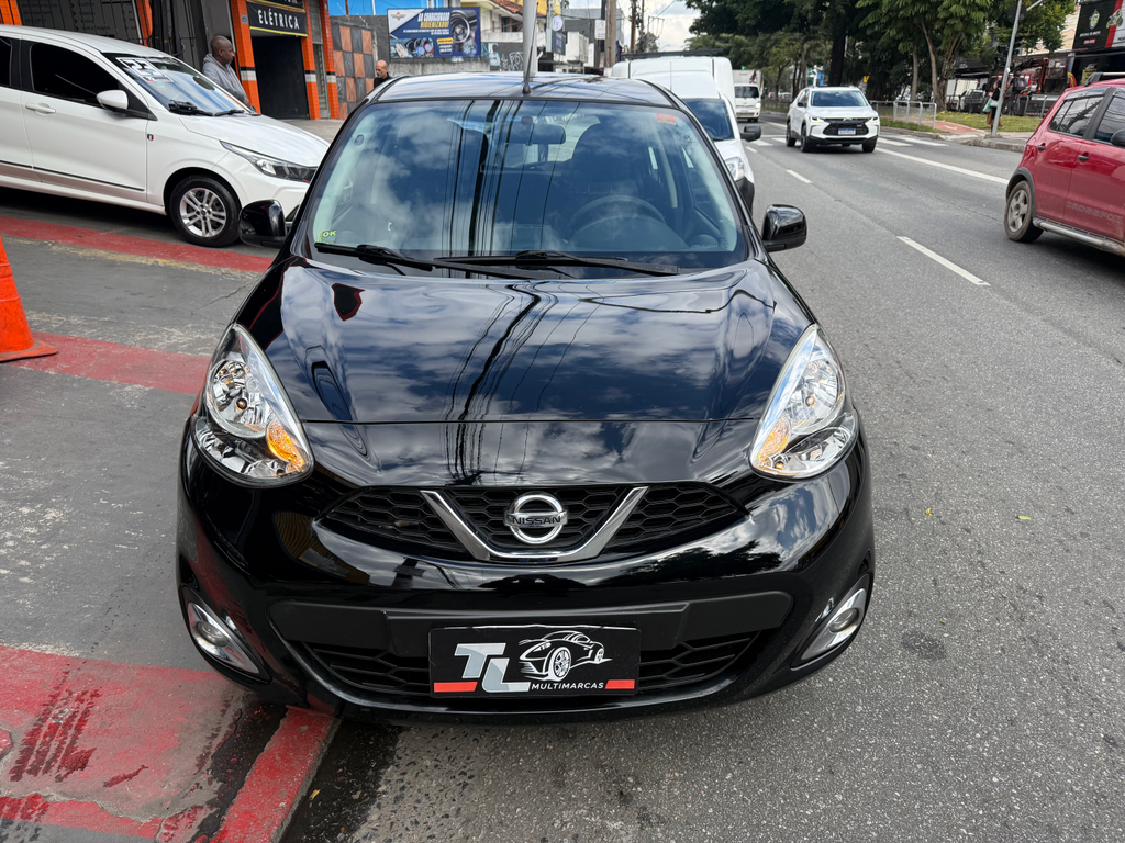 Nissan March Preto