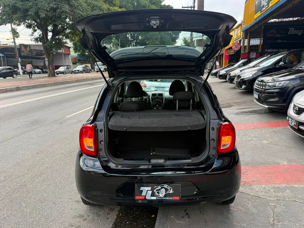 Nissan March Preto