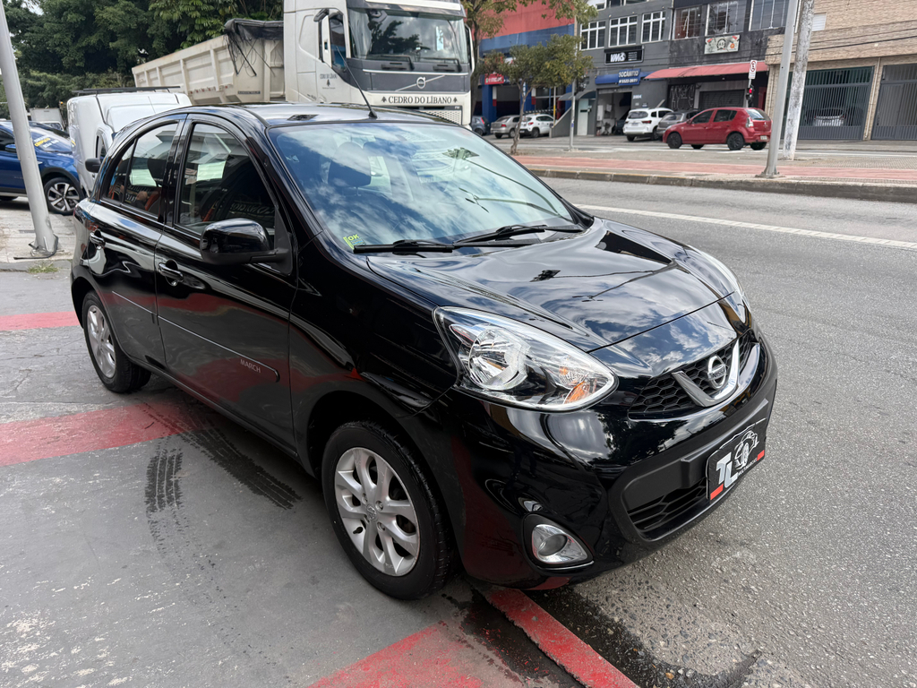 Nissan March Preto