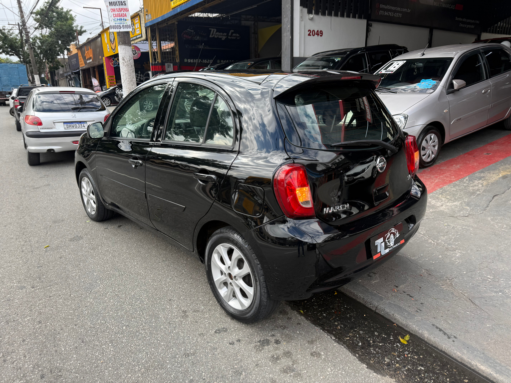 Nissan March Preto