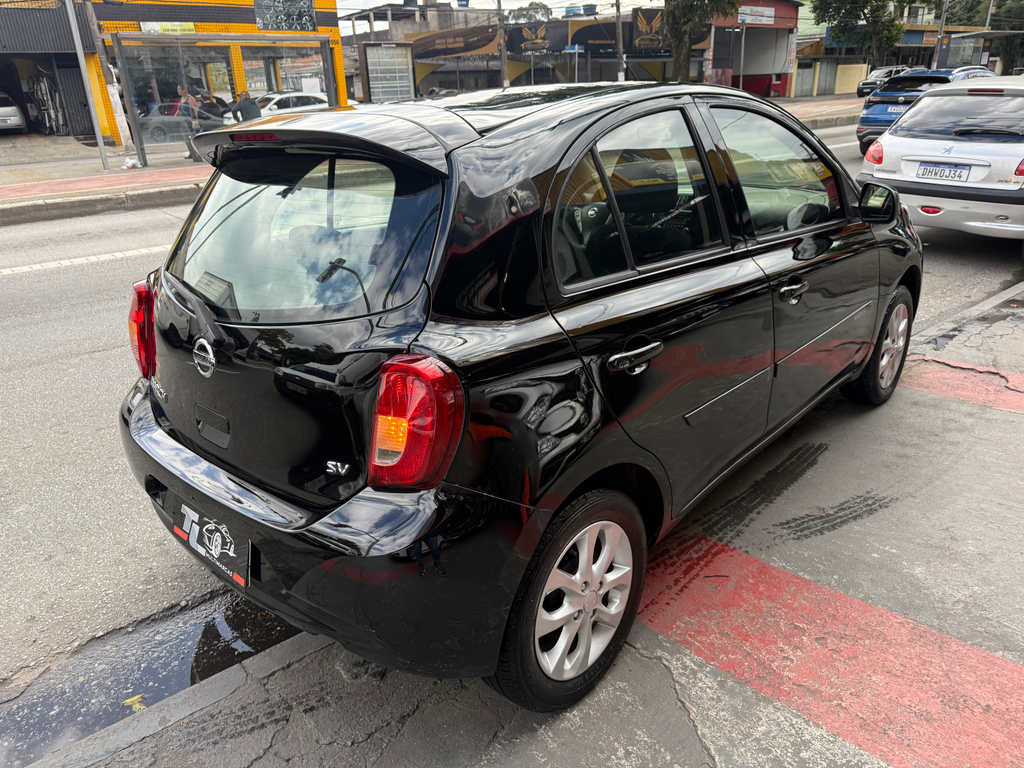 Nissan March Preto
