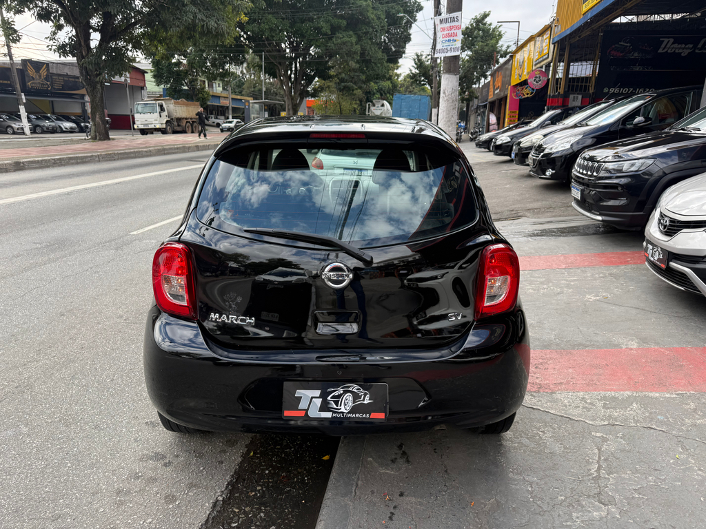 Nissan March Preto