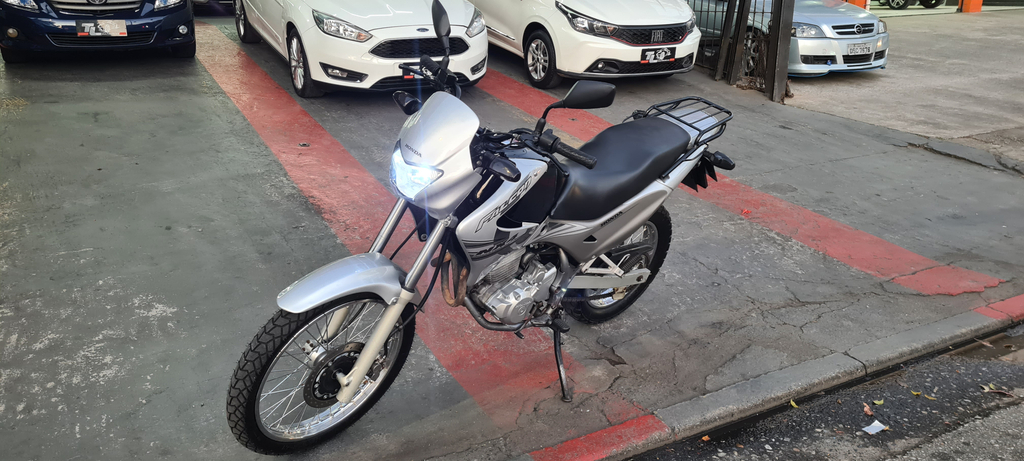 Honda NX-4 Prata