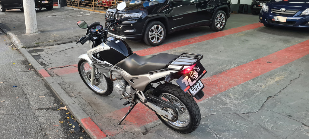 Honda NX-4 Prata