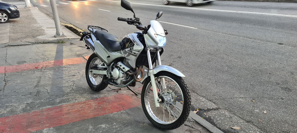Honda NX-4 Prata