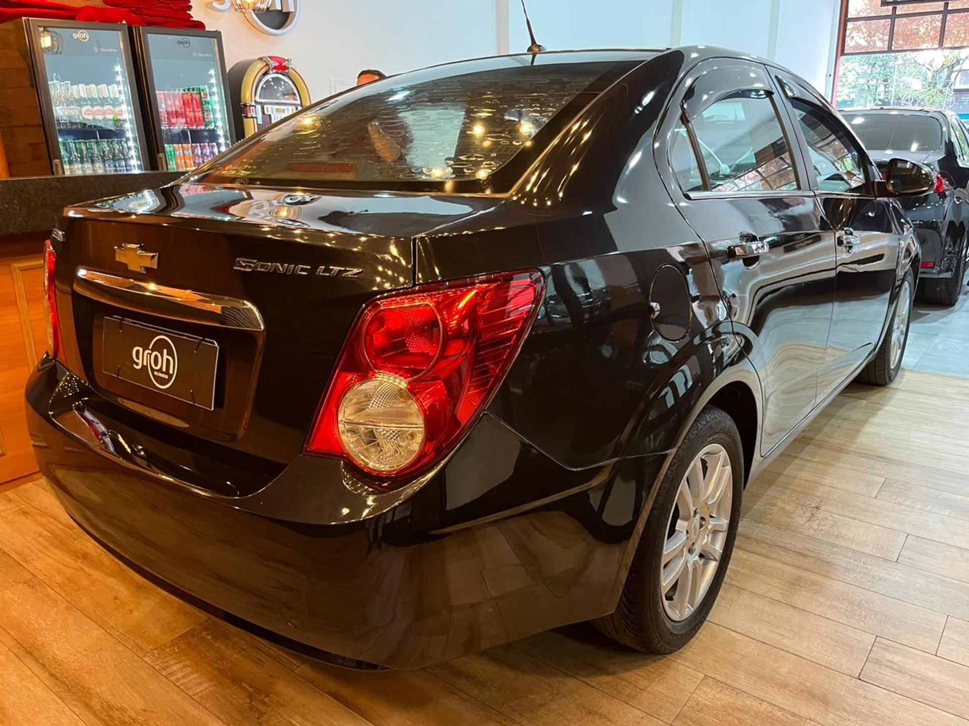 Chevrolet Sonic Sedan Preto