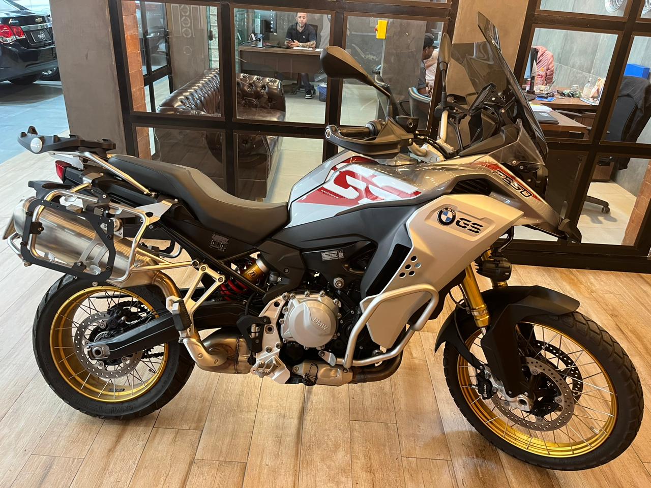 BMW F 850 GS Cinza