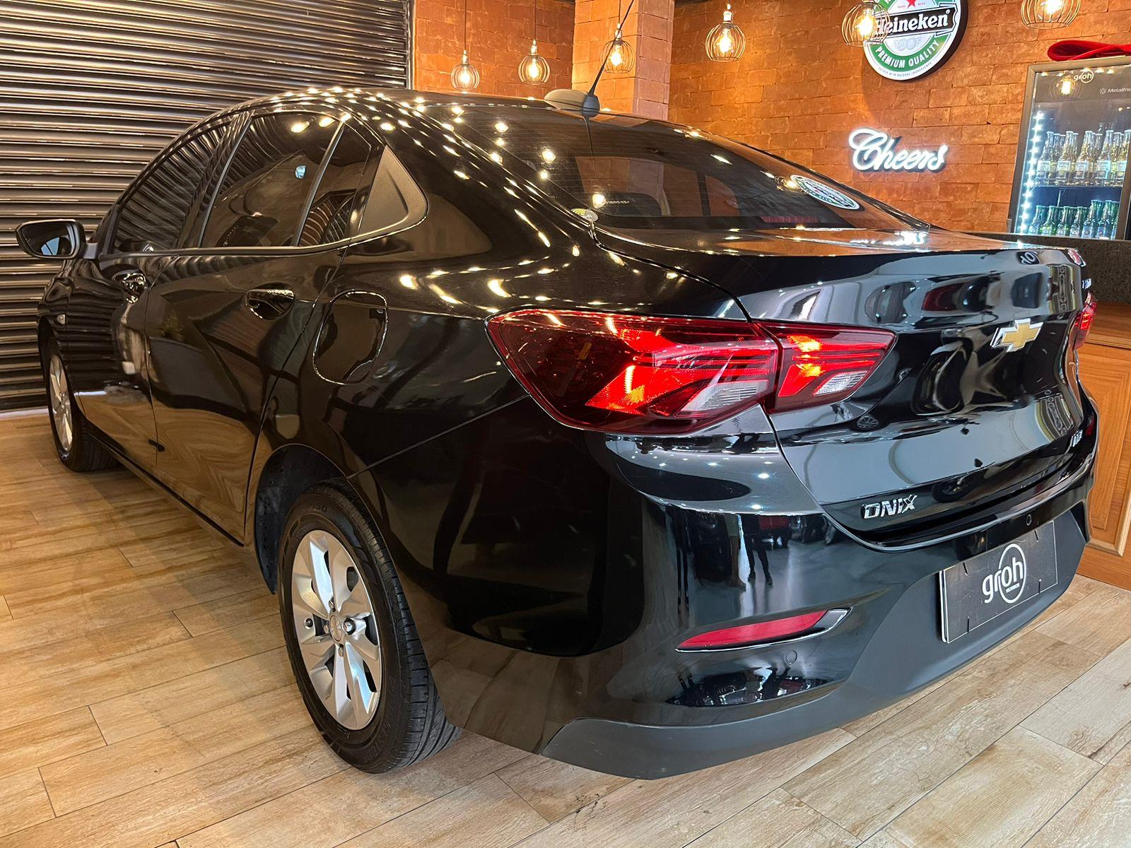 Chevrolet Onix Preto