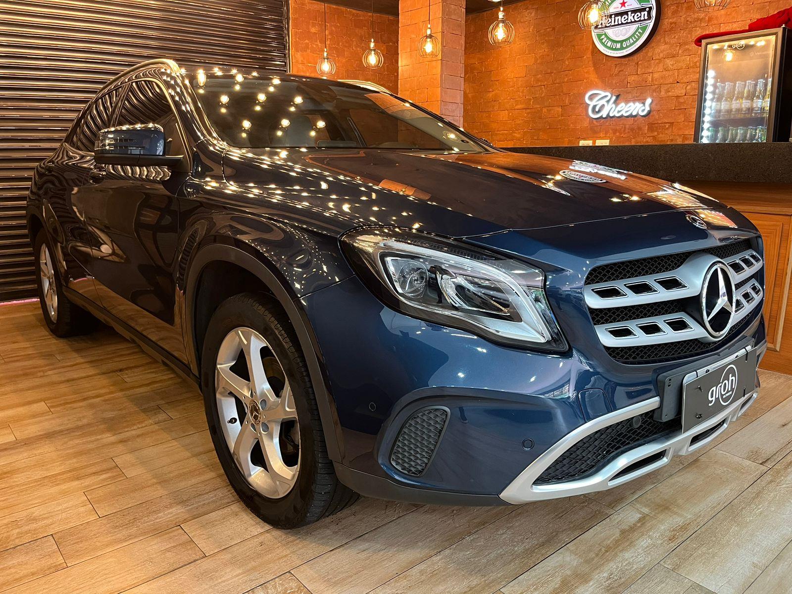 Mercedes Benz GLA-200 Azul