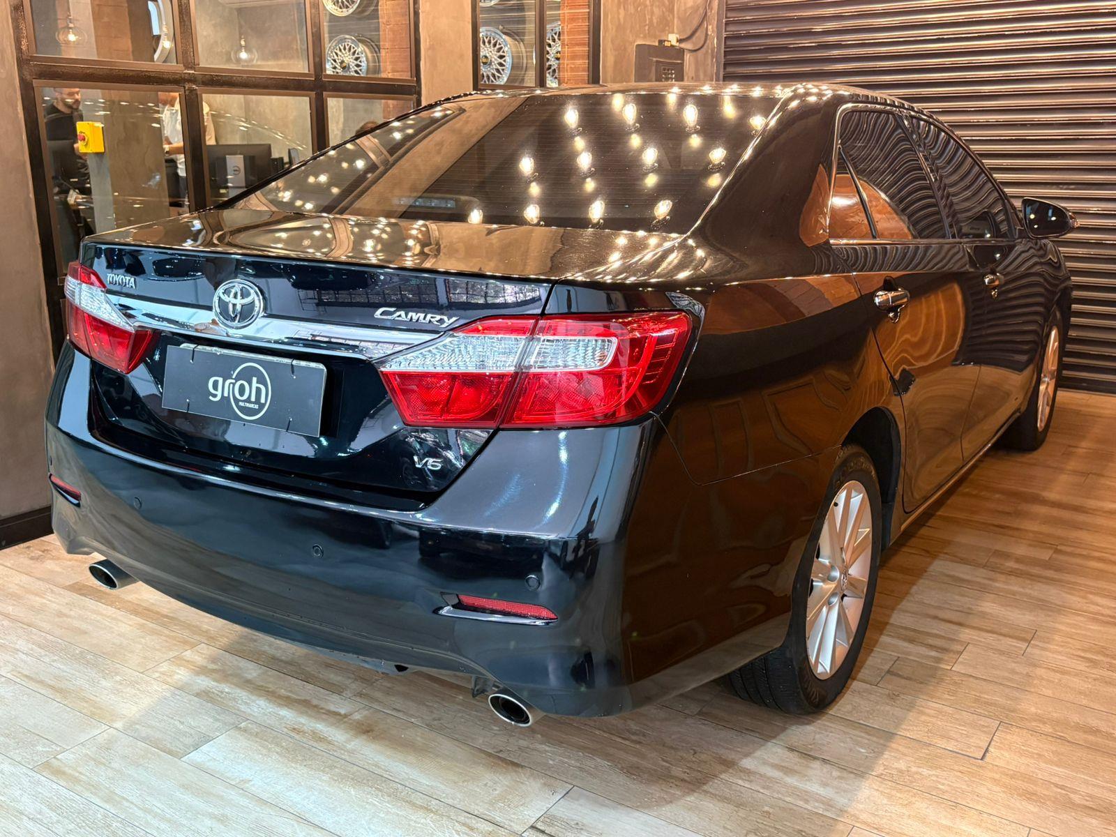 Toyota Camry  Preto