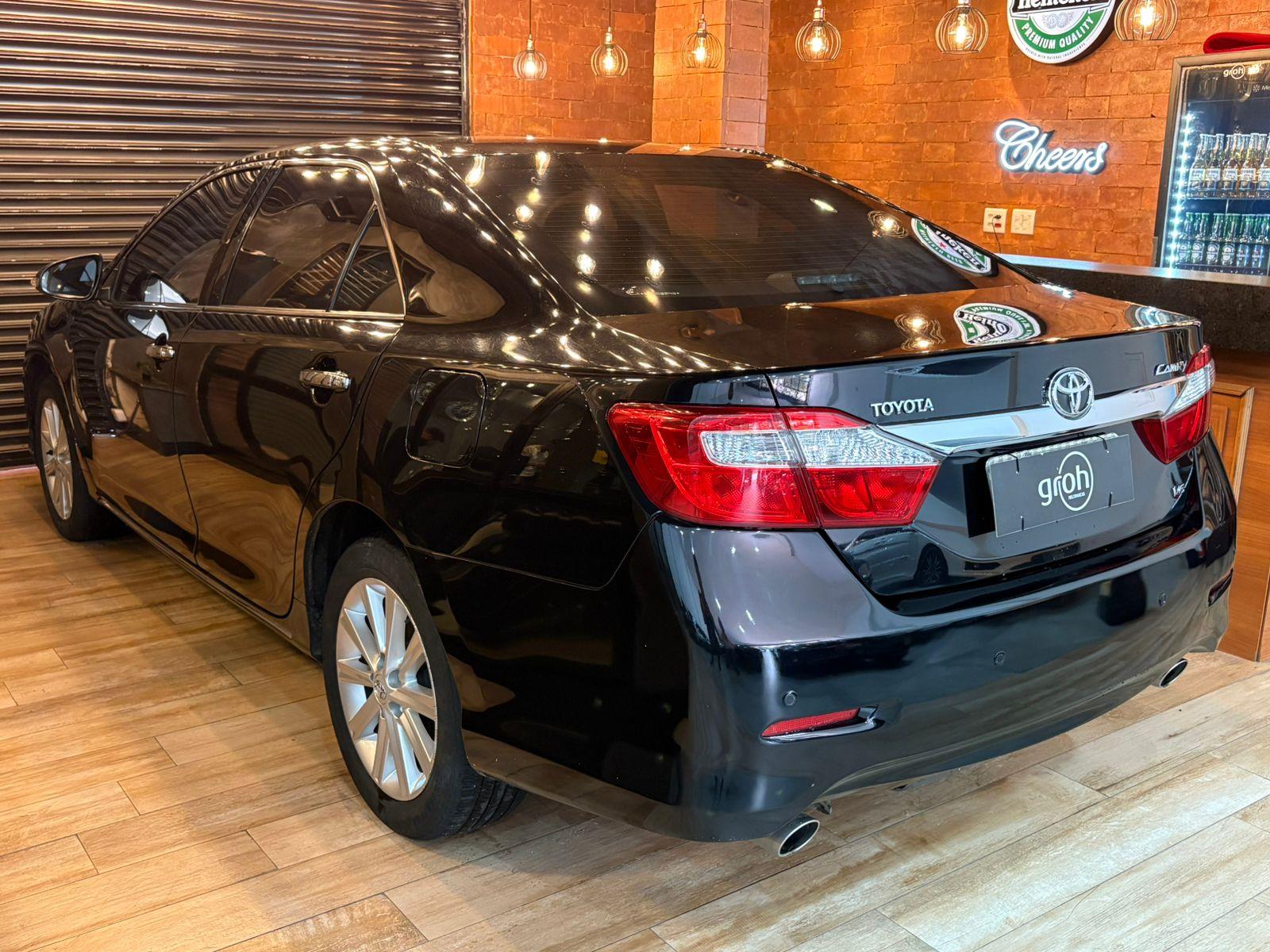 Toyota Camry  Preto