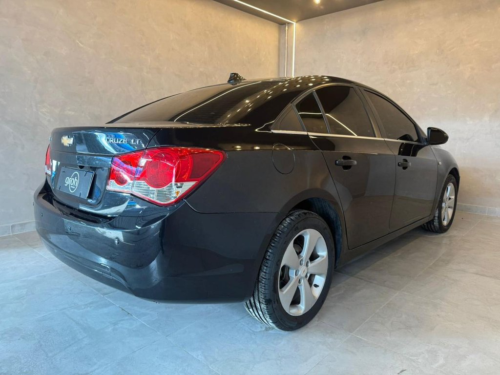 Chevrolet Cruze Sedan Preto