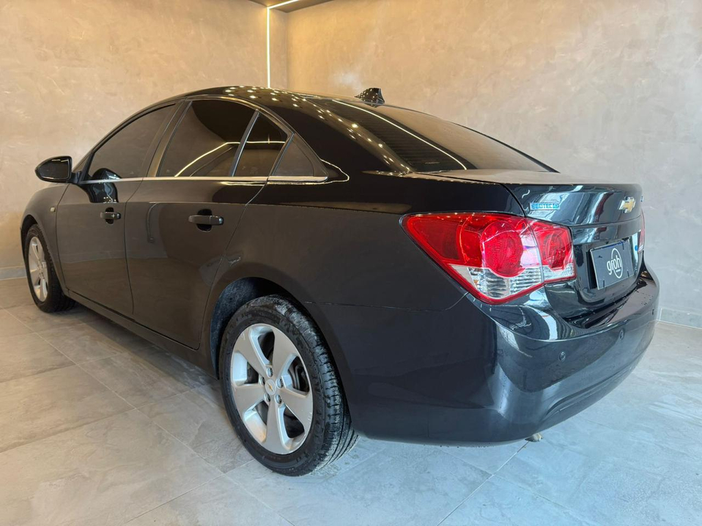 Chevrolet Cruze Sedan Preto