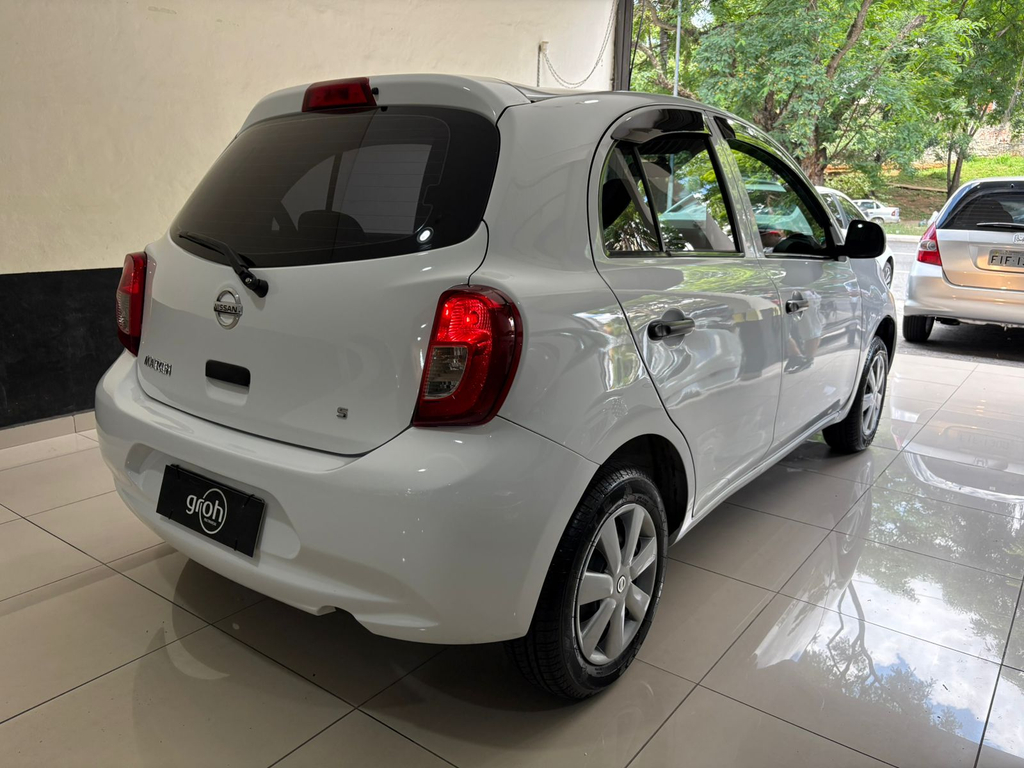 Nissan March Branco