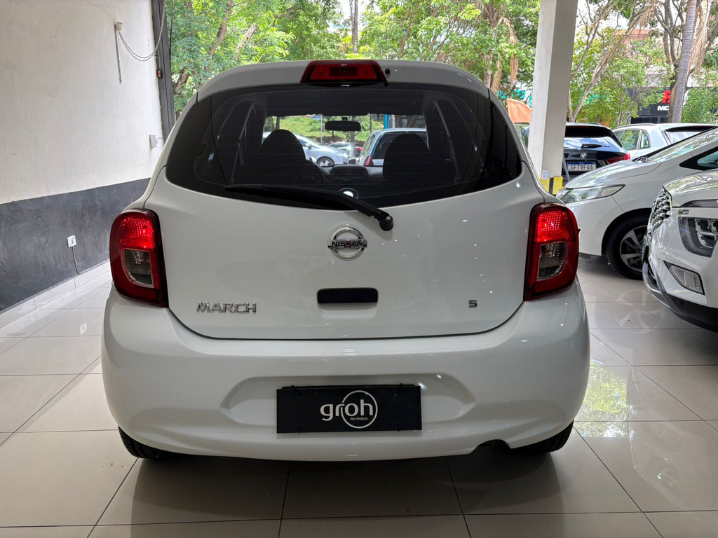 Nissan March Branco