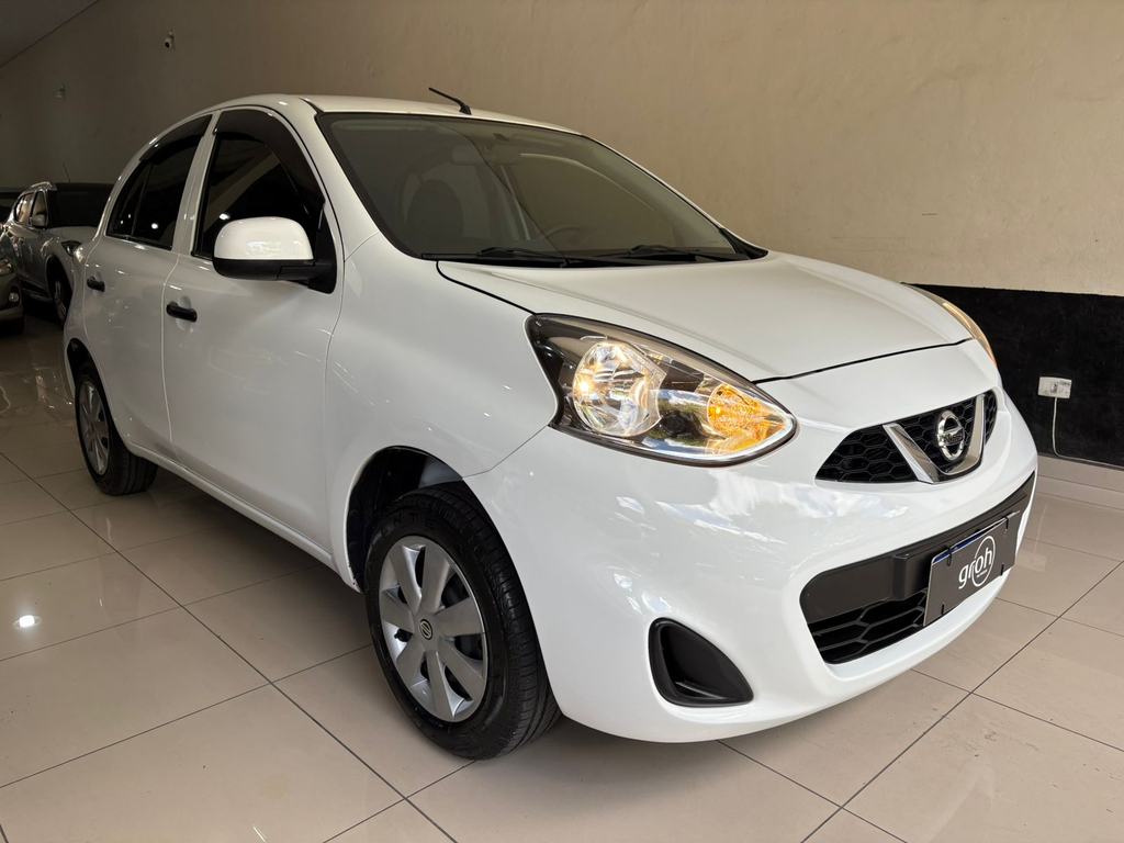 Nissan March Branco
