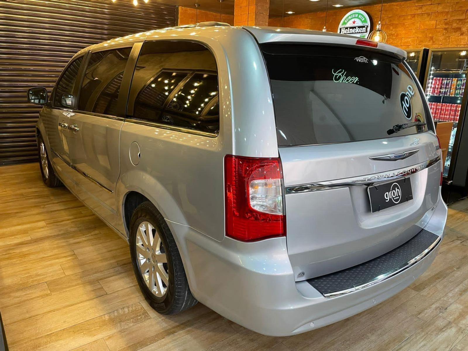 Chrysler Town & Country Prata