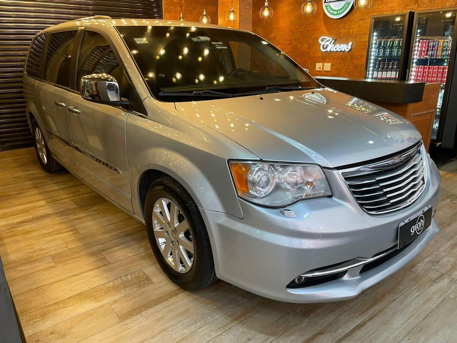 Chrysler Town & Country Prata