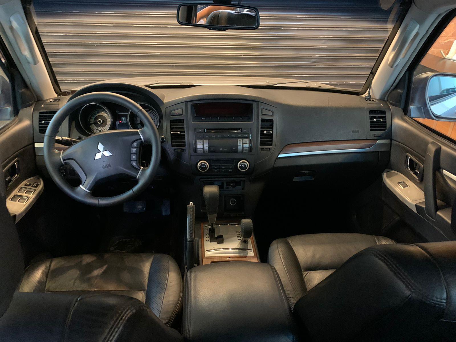 Mitsubishi Pajero Full Prata