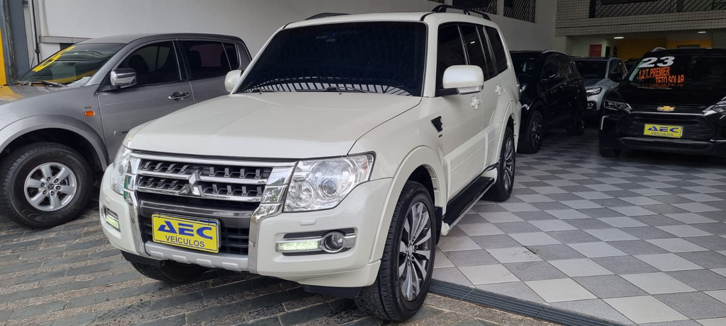 Mitsubishi Pajero Full