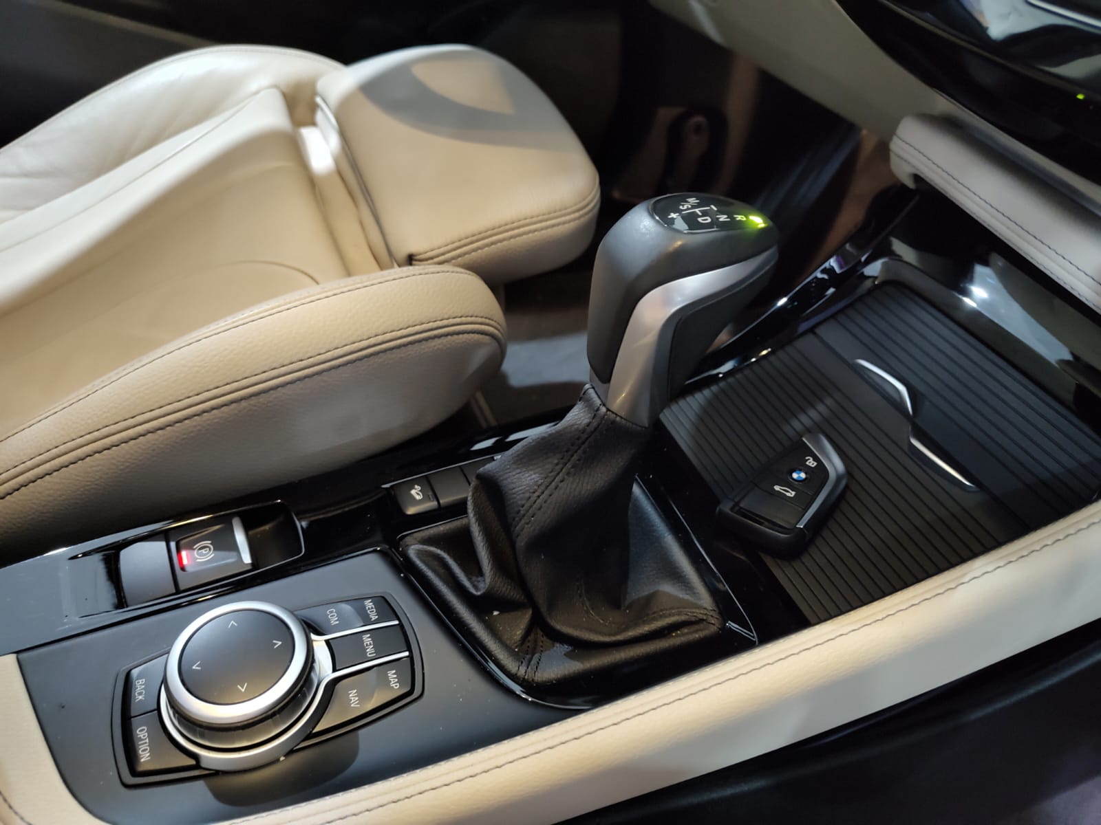 BMW X1 Cinza