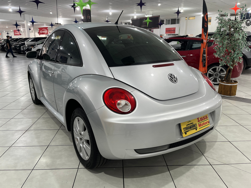 Volkswagen New Beetle Prata