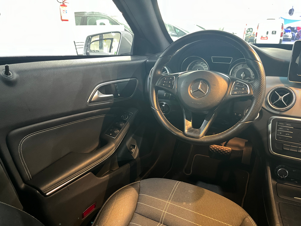 Mercedes Benz CLA-200 Prata